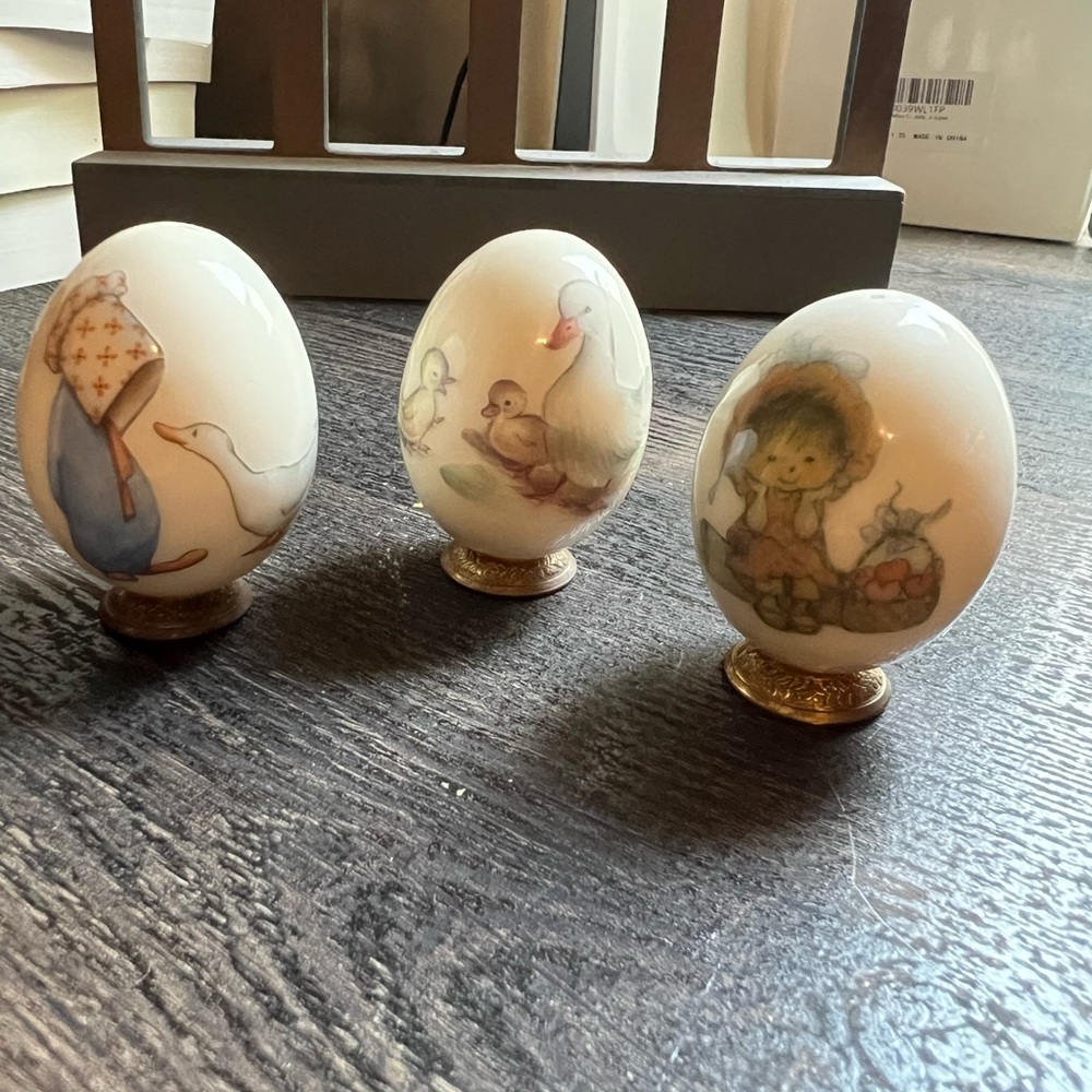 Decorative Eggs with Gold Stands